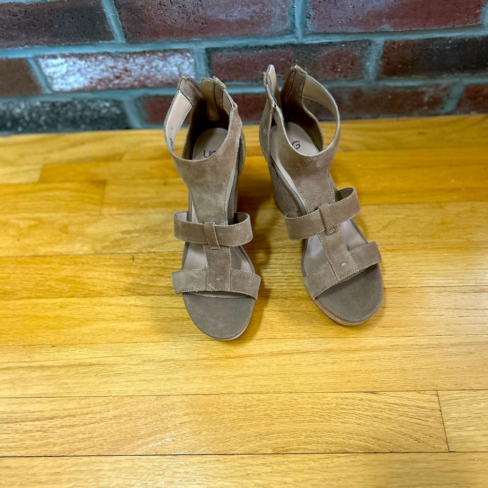 Elegant Tan Women's Sandals